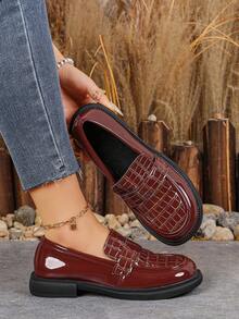 Women's Lacquered Embossed Crocodile Pattern Slip-On Loafers, Retro Style, Suitable For Daily Commute, All Seasons, Black & Gold Glossy Thick Sole Shoes - Burgundy - View 3