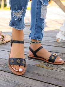 2026春夏新款女士平底凉鞋，休闲时尚，多功能防滑鞋底，金属花朵设计，波西米亚风格，舒适百搭，是休闲穿着的理想之选，也是馈赠佳品。 - 黑色 - 查看 2