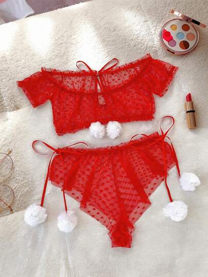两件套圣诞性感内衣套装，红色爱心网纱+露肩设计，饰有蓬松球状装饰，轻薄诱人，充满节日氛围，无钢圈舒适。