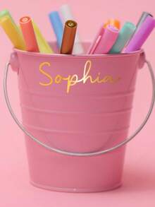 1-8张定制文字贴纸，个性化姓名贴纸，手写字体婚礼姓名标签，水瓶贴纸，全彩烫金文字贴纸，防水不撕不留残胶，适用于个人物品、婚礼派对活动，多种颜色强力粘性，高品质，精致美观，是送给朋友、家人、爸爸妈妈、孩子、同学的理想之选，也适用于生日派对、婚礼招待会、返校季、剪贴簿用品和剪贴簿文具。