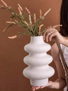 白色三环花瓶，适用于现代家居装饰、波西米亚风格装饰、房间装饰、家居装饰、厨房装饰、婚礼装饰、餐桌摆饰、办公室装饰、花园装饰、户外装饰，以及生日、毕业、开斋节等场合的礼物。 - 米色 - 查看 5