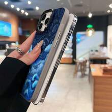 Nubes, olas y estrellas se arremolinan. Esta elegante funda es compatible con los modelos  17, 16, 15, 14 Pro Max, 13, 12, 11, XR y XS Plus. Fabricada en silicona TPU, ofrece protección contra golpes y caídas, además de una sensación superior. Es el regalo ideal para familiares, amigos y seres queridos, y la opción perfecta para Año Nuevo. - Negro - Ver 6