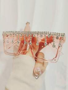 SSPV 1 Peça Óculos da Moda Femininos com Armação Rosa, Parte Superior Plana, Strass e Borla, Adequado para Festas, Fantasias, Decorado com Diamantes e Cristais, Armação Rosa, Óculos da Moda Luxuosos de Festa de Feriado Estilo Y2K, Adequado para Praia, Festas Temáticas (Acompanha Pano de Limpeza) - corrente de strass com pingente decorativo - Visão 2