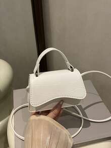 新款上市：休闲简约的翻盖手提包/单肩包，配有可调节肩带。适合青少年和旅行者，可轻松收纳日常必需品。这款百搭单品时尚百搭，适合各种风格和场合。它不仅风格百变，也是馈赠亲友的绝佳礼物。 - 經典手提包 - 查看 8