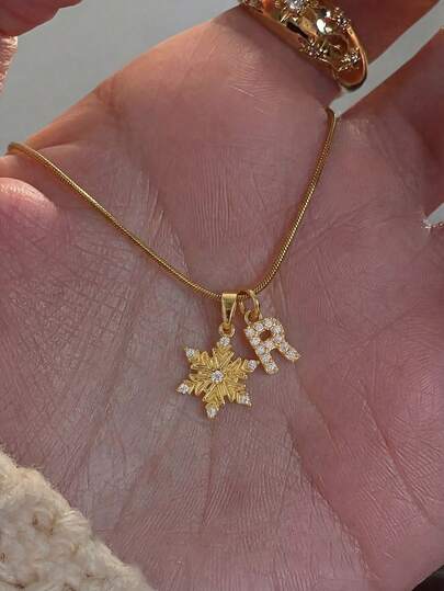 1件精美复古奢华迷你锆石A-Z字母雪花多吊坠金色不锈钢项链锁骨链，女士理想礼物，适合送给女友、妈妈、家人、朋友，情人节、生日礼物