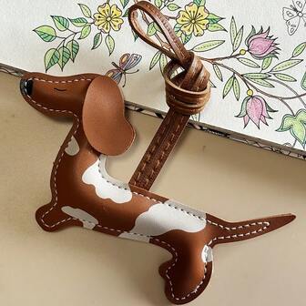 Fashionable & Cute Cartoon Leather Dachshund Pendant, High-End Handbag Charm, Keychain, Decorative Pendant, Perfect Birthday Gift, New Year Gift, Travel Bag Charm, Leather Bag Charm, Bag Pendant, Bag Chain, Bag Charm, Bag Decoration Keychain, Bag Accessories, Valentine's Day Gift, Mother's Day Gift, Father's Day Gift, Dachshund Lover Gift, Wedding Favor, Gift For Best Friend, Holiday Gift