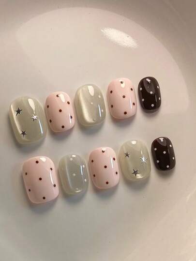 10片手工制作的按压式美甲贴纸，短椭圆形，粉棕色，可爱治愈风，饰有猫眼、波点和星星图案，简约甜美风格，适合女性和女孩，可用于春、夏、秋、冬四季，以及节日、派对和日常佩戴。