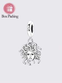 1 件原创设计银色珠子，为您的手链增添高级质感。这款优质银饰套装镶嵌璀璨夺目的立方氧化锆，轻松捕捉光线，打造出充满奇思妙想的南瓜马车和简洁的三角形图案。 - 銀色 - 查看 16