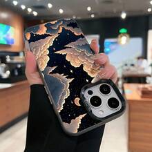 Cielo nocturno con nubes, estrellas y luna creciente. Esta elegante funda es compatible con los modelos  17, 16, 15, 14 Pro Max, 13, 12, 11, XR y XS Plus. Fabricada en silicona TPU, ofrece protección contra golpes y caídas, además de una sensación superior. Es un regalo ideal para familiares, amigos y seres queridos, y una opción perfecta para Año Nuevo. - Negro - Ver 4