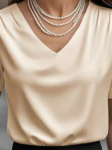 1件女士纯色缎面V领短袖T恤衬衫，优雅时尚，适合日常、办公、居家、约会、春夏休闲穿着。 - 香檳色 - 查看 3