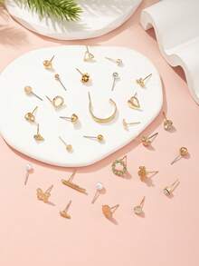 30 paires d'assortiment de boucles d'oreilles à tige minimalistes en forme de coquillage, cœur et étoile. Polyvalentes pour le quotidien, les tenues décontractées et professionnelles - Multicolore - Voir 4