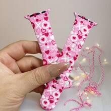 1条女士爱心印花柔软硅胶表带，兼容表带38mm 40mm 41mm 42mm 44mm 45mm 49mm（S10 42mm）（S10 46mm），粉色柔软舒适可替换运动表带，兼容 Series 11 Ultra 3 SE3 Ultra 2 S10 SE2 9 8 7 SE 6 5 4 3 2 1，时尚可爱的运动硅胶表带，生日等场合的完美礼物 - 适合所有年龄段的男女 - 彩色 - 查看 11