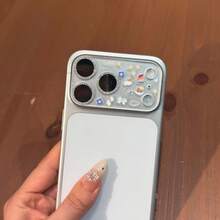 Miếng dán bảo vệ ống kính camera với họa tiết mềm mại và dễ thương hình sao, mặt trời, hoa, mây, cầu vồng. Tương thích với dòng 17 Pro/17 Pro Max. Miếng dán bảo vệ ống kính camera để bảo vệ hàng ngày, sử dụng tại văn phòng và nhà. Ốp bảo vệ camera điện thoại hàng ngày, dùng tại văn phòng và nhà. Kết cấu pha lê sáng bóng, chống nước, chống sốc, chống rơi, chống trầy xước. Áp dụng cho việc bảo vệ hàng ngày, văn phòng, nhà. Ốp bảo vệ camera điện thoại văn phòng và nhà, chống trầy xước, lấp lánh như pha lê. - Trong sáng - Xem 6