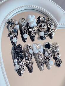 10片装哥特奢华独特银色渐变闪粉美甲贴片，骷髅、金属兔、玫瑰、十字架、蝴蝶结、珍珠、泰迪熊朋克金属Y2K美甲，黑色渐变亮面全覆盖假指甲，适合女性和女孩万圣节、化装舞会、派对、音乐节、角色扮演、洛丽塔等场合，绝佳的DIY美甲礼物美甲用品 - 黑與白 - 查看 16