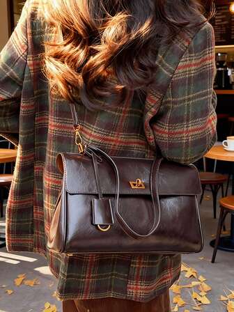 女士单肩包，法棍包，纯色，PU质感，时尚，PEI公文包，新款女士手提包，设计款法棍包。新款时尚大容量高端韩版休闲简约轻便百搭格纹慵懒风可调节肩带可拆卸单肩斜挎包，适合旅行、购物、约会、女士礼物，适合年轻女性、大学生、新手和上班族女性，非常适合办公室、学校等场合。