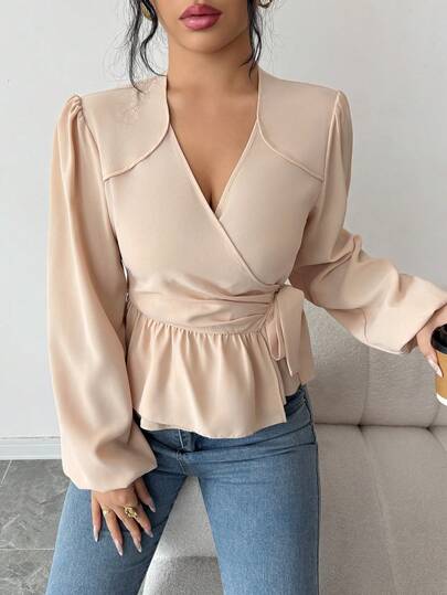 Damskjorta med omlott och knytband, enkel och avslappnad design för vardagsbruk, vår/höst