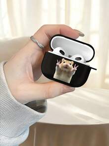 可爱仓鼠图案耳机保护套，透明TPU材质，兼容 3/4/Pro/Pro2/Pro3，送给男友/女友的完美礼物。独特设计，仓鼠摆出“剪刀”的姿势，可爱又充满欢乐。 - 黑色 - 查看 3