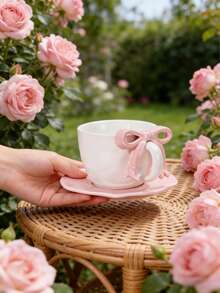 Un ensemble de tasses à café et soucoupes avec anses en forme de nœud, en céramique, élégant et créatif, convenant aux tasses à lait pour le petit-déjeuner et aux tasses à café arabe, parfait pour une utilisation au bureau/à la maison, et un excellent cadeau pour les femmes. - Multicolore - Voir 2