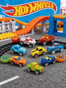 Hot Wheels 官方授权风火轮弹射小车盲盒，随机1个，内含1辆小车和1把钥匙。插入钥匙并按下即可发射，趣味惊喜玩具。共8款小车和3把钥匙可供收集。适合青少年作为圣诞礼物、神秘礼包、朋友礼物、派对小礼品、收藏玩具或圣诞礼物。