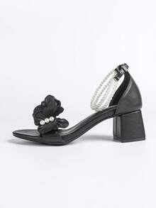 Sandalias de tacón grueso con tira de tobillo, decoración de flores y perlas, estilo chic francés, sandalias de tacón alto negro para el verano - Negro - Ver 5