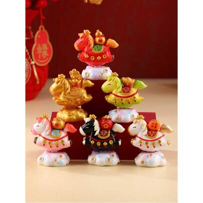 2026年，全新畅销产品——招财马雕像：一款可爱的卡通“滚动财富”360°旋转摆件，可作桌面摆件、风水装饰品，象征好运，是送给同事、学生、老师、父母、男女朋友的最佳春节礼物/情人节礼物（管道、机器、桌面配件）