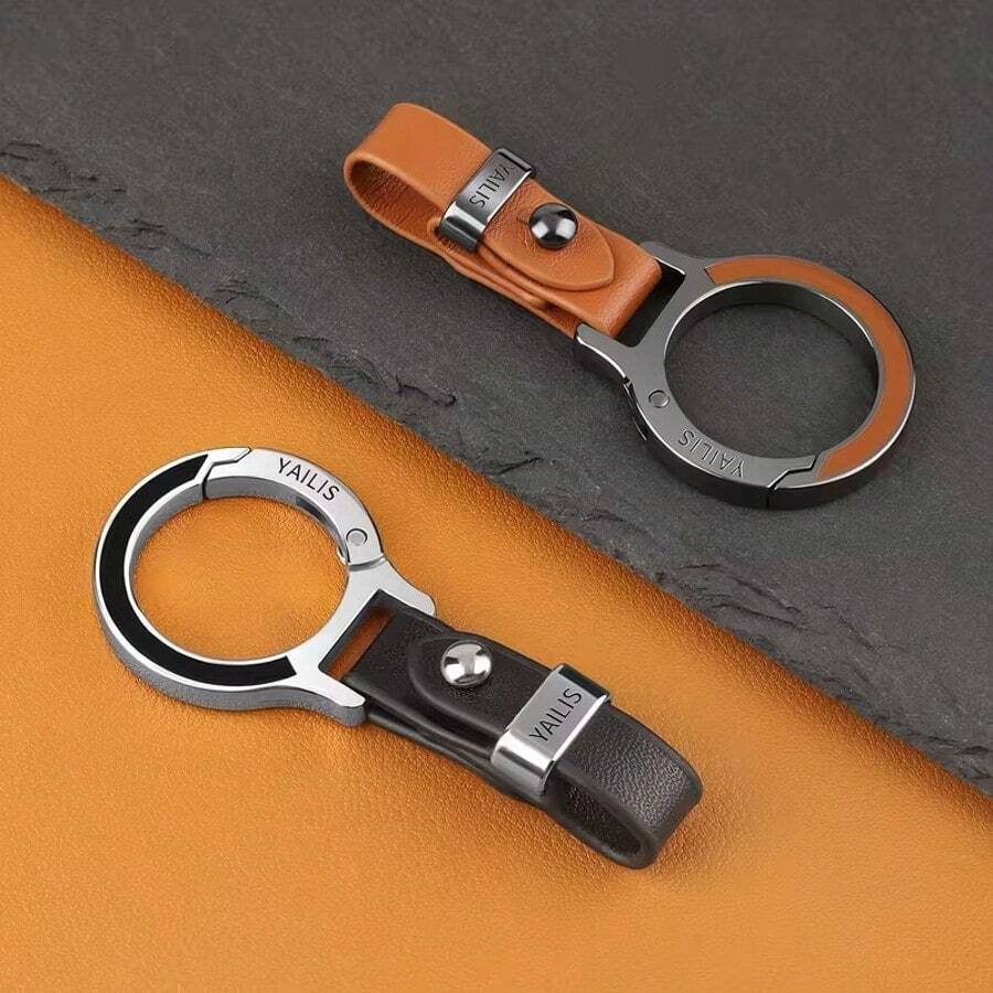 Porte-clés de voiture coloré, options multicolores, porte-clés en alliage de zinc à la mode. Porte-clés de voiture de haute qualité pour hommes, porte-clés multifonctionnel personnalisé et créatif, peut être utilisé comme porte-clés, porte-clés anti-perte à suspendre à la taille.