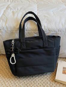 新款时尚黑色涤纶大容量手提包，专为女性设计。这款单肩手提包采用顺滑的金属拉链、顶部双提手和黑色蝴蝶结装饰。多个内部隔层可收纳口红、钥匙、水瓶、雨伞、化妆品和其他日常必需品。适合女性通勤、外出、购物、出差、旅行和其他日常场合。 - 黑色 - 查看 7