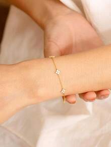 Elegant Gold-Tone Four-Leaf Clover Bracelet, Minimalist Design Style, Suitable For Girls And Women - Gold - View 3