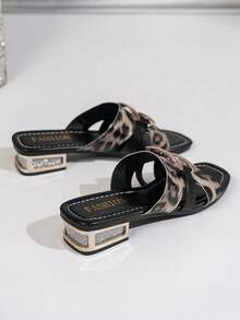 女士夏季露趾粗跟平底凉鞋，单带设计，柔软鞋底，休闲舒适 - 棕色 - 查看 4