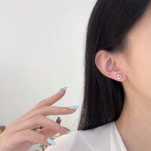 Two Pieces Of Brushed Small Hollow Pig Nose Earrings - Phiên bản vàng - Xem 3