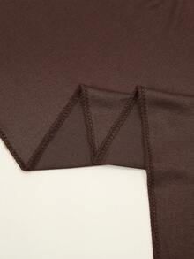 1条柔软透气、不易起球的穆斯林头巾，可快速系结，适合全年日常佩戴。 - 卡其色 - 查看 8