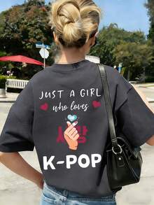 Camiseta gráfica para pre-adolescentes <<Solo un fan de K-pop>>, ideal para uso casual, fiestas y como una prenda de verano a la moda para chicas jóvenes entusiastas del K-pop. - Gris - Ver 4