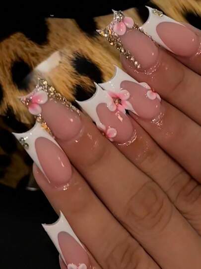 10pcs Handmade Square French Full Cover Fake Nails, Alternating Burgundy And White, Decorated With 3D Carving And Rhinestones, Fashionable And Exquisite. They Add A Romantic Touch To Your Fingertips While Boldly Showcasing Your Fashionable Taste. Ideal For Parties, Galas, And Everyday Wear, Also A Great Gift For Women And Girls.