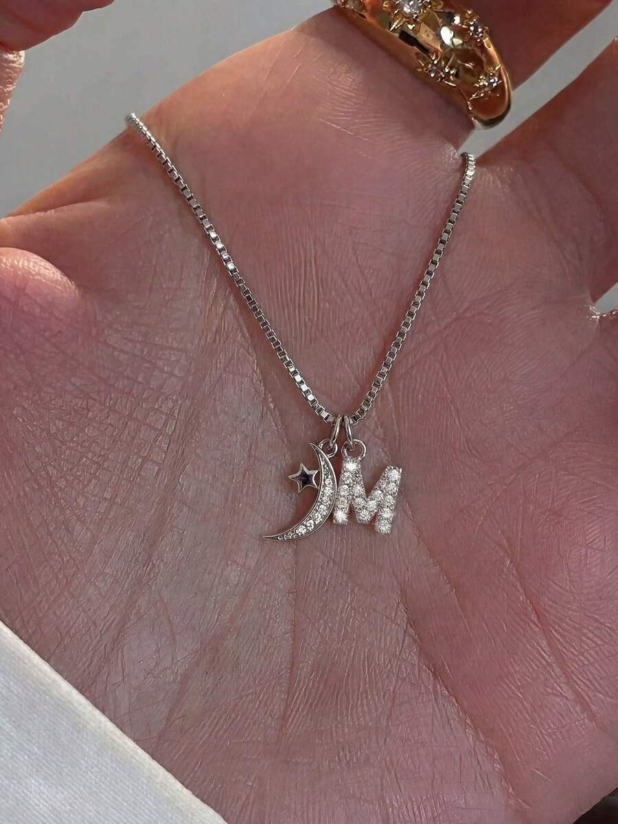 1 chiếc mặt dây chuyền mini sang trọng, độc đáo, đính đá Zirconia hình mặt trăng và chữ cái đầu tên từ A đến Z, làm bằng thép không gỉ màu bạc, thích hợp làm quà tặng cho nữ, lý tưởng cho bạn gái, mẹ, gia đình, bạn bè, nhân dịp kỷ niệm, ngày Valentine, sinh nhật. - Bạc - Xem 1