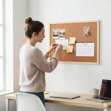 木框软木板公告留言板（30x40厘米/40x50厘米/40x60厘米/50x70厘米/60x90厘米），带图钉 - 可悬挂于墙面，适用于办公室、教室和家居装饰 - 紅木色 - 查看 3