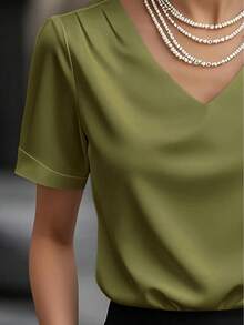1 pieza Blusa de mujer de unicolor de satén con cuello en V y manga corta, elegante y de moda para uso diario, oficina, hogar, citas, primavera y verano casual - Verde militar - Ver 2