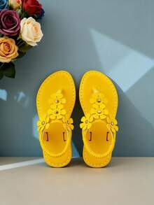 2026 New - 1 Pair Girls' Shoes, Bright Yellow 3D Floral Decor, Soft Sole, Non-Slip, Comfortable, Easy On/Off, Toe Elastic Knit Strap, Flat Sandals, One-Piece Slippers, Suitable For Outdoor Play, Cute Children Sandals - Màu vàng - Xem 4