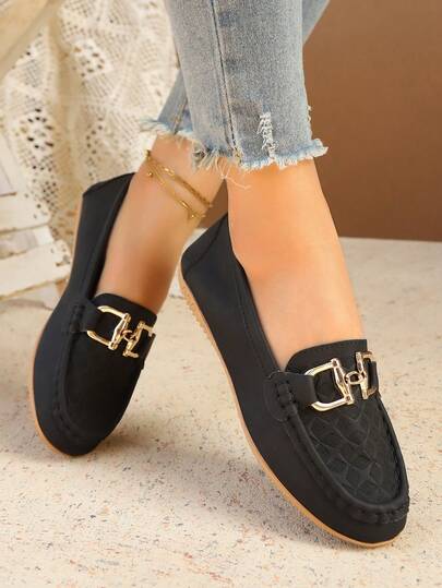 New Plus Size Casual Loafers, Lightweight Leather Upper Soft Bottom Flat Shoes, Comfortable Solid Color Slip-On With Metal Buckle, Round Toe Moccasins, Versatile For Spring/Summer, Vacation, Daily Commute, Walking, Pleated Floral Embossed Classic Lightweight Simple Low Vamp Black Ladies Casual Shoes