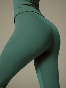 UONNOU Comfortable And Slimming Yoga Two-Piece Set | Long-Sleeved Top + High-Waisted Leggings, Suitable For Everyday Activities - Green - View 8