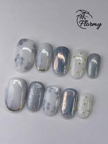 10pcs Handmade Vintage Glossy Jelly Texture Gradient Blue-Gray Glitter French Manicure Nail Stickers. Decorated With Gold Metal Faux Pearl And Silver French Metallic Luster Pattern, Creating A Romantic Atmosphere And Enhancing Elegant Elegant. Accented With Silver Cat Eye Effect And Hand-Painted Blue-Gray Flowers. Nails Nail Supplies - Champagne - View 2