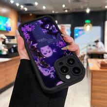 Estética morada con un gato, una calavera y mariposas. Esta elegante funda es compatible con los modelos  17, 16, 15, 14 Pro Max, 13, 12, 11, XR y XS Plus. Fabricada en silicona TPU, ofrece protección contra golpes y caídas, además de una sensación superior. Es un regalo ideal para familiares, amigos y seres queridos, y una opción perfecta para Año Nuevo. - Negro - Ver 2