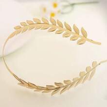 Phụ kiện cài tóc hoa dây leo phong cách Boho mộc mạc với tua rua điều chỉnh được, hoàn hảo cho phù dâu, tiệc tùng, lễ hội, đám cưới, hẹn hò, tiệc trà chiều và chụp ảnh. Được làm từ dây leo nhân tạo. - Vàng - Xem 6