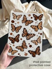 这款精致可爱的豹纹蝴蝶双面亚克力水晶透明后盖具有防震功能，适用于第7代、第8代（10.2英寸）和第10代iPad。它内置笔槽，并支持睡眠/唤醒功能。是节日和新年礼物的理想之选。 - 彩色 - 查看 3