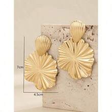 1pair Geometric Design Minimalist And Exaggerated European And American Style Seashell Earrings - Silver - View 4