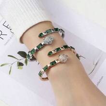 1件18K镀金铜豹头手镯，豹头造型镶嵌钻石，点缀祖母绿，适合正式场合、盛大晚宴和时尚派对，尽显奢华优雅。 - 多色 - 查看 2