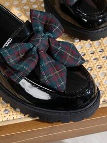 女士舒适套脚真皮乐福鞋，粗跟圆头厚底牛津鞋，复古蝴蝶装饰厚底鞋，适合音乐节、万圣节、圣诞节等场合。