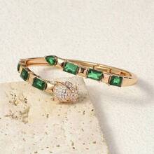 1件18K镀金铜豹头手镯，豹头造型镶嵌钻石，点缀祖母绿，适合正式场合、盛大晚宴和时尚派对，尽显奢华优雅。 - 多色 - 查看 8