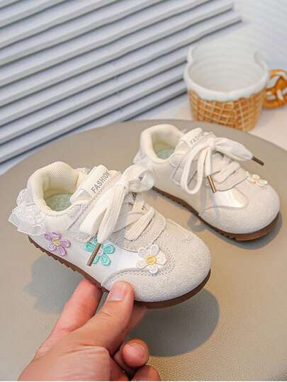 1 Pair Campus Style Children's Sports Shoes, Lace Flower Girls' Sports Shoes, Lightweight Running Soft Bottom Children's Skate Shoes, 2026 New Casual Shoes