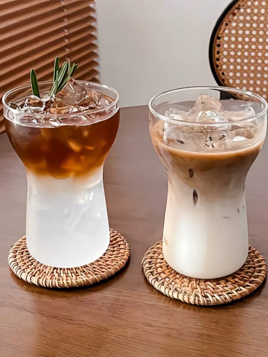 1个耐冷玻璃杯 - 这款多功能创意玻璃杯采用锥形设计，使其具有耐冷耐热的特性。适用于冰饮、果汁、牛奶、布丁、威士忌、啤酒、鸡尾酒等，是节日派对、冷热饮品、家居装饰、酒吧和餐厅的理想之选。它非常适合家庭、厨房和办公室使用，同时也是一件时尚的装饰品。 - 彩色 - 查看 1