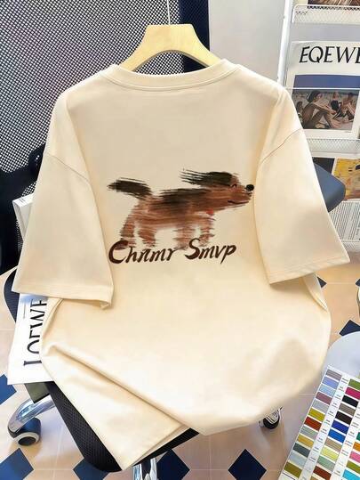 大码女式圆领T恤，饰有奔跑的狗狗图案，适合夏季度假、情人节礼物和休闲夏季穿着。